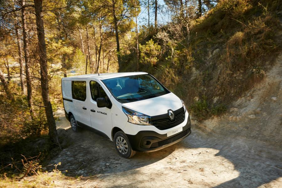  Renault Trafic X-Track 2016 года  (фото 2 из 11)